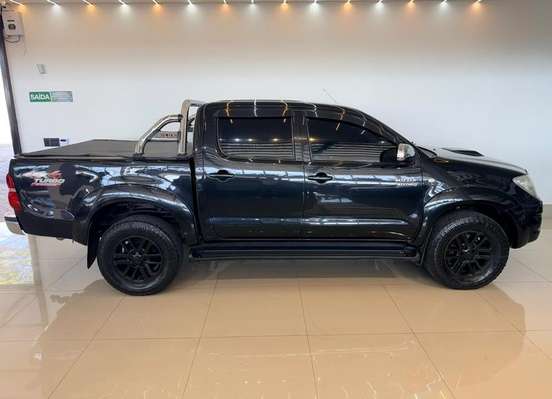 TOYOTA-HILUX-2010