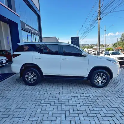 TOYOTA-HILUX SW4-2.7 SR 7 LUGARES 4X2 16V FLEX 4P AUTOMÁTICO TOYOTA-HILUX SW4-2016