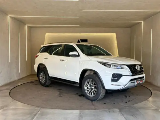 TOYOTA HILUX SW4 2.7 VVT-i FLEX SRV 7L 4X2 AUTOMÁTICO