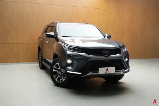 TOYOTA-HILUX SW4-2.8 D-4D TURBO DIESEL DIAMOND 7L 4X4 AUTOMÁTICO TOYOTA-HILUX SW4-2023