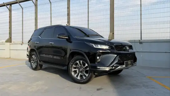TOYOTA-HILUX SW4-2023