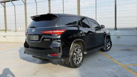 TOYOTA-HILUX SW4-2023