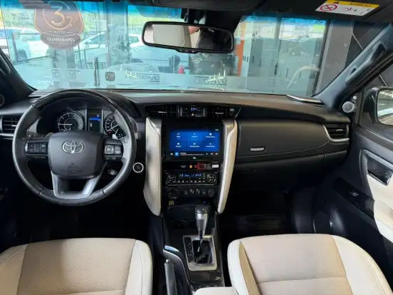 TOYOTA-HILUX SW4-2024