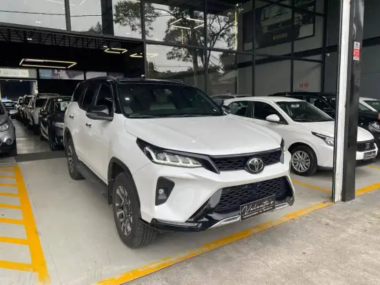 TOYOTA-HILUX SW4-2024