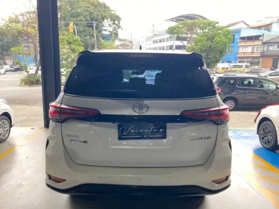 TOYOTA-HILUX SW4-2024