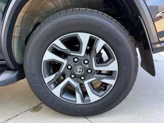 TOYOTA-HILUX SW4-2.8 D-4D TURBO DIESEL DIAMOND 7L 4X4 AUTOMÁTICO TOYOTA-HILUX SW4-2024