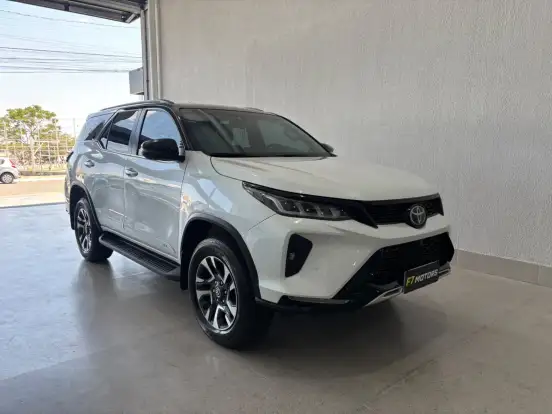 TOYOTA-HILUX SW4-2025