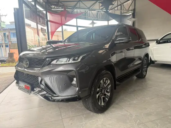 TOYOTA HILUX SW4 2.8 D-4D TURBO DIESEL DIAMOND 7L 4X4 AUTOMÁTICO