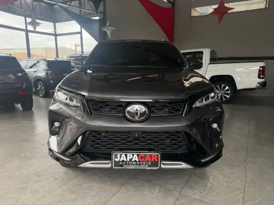 TOYOTA-HILUX SW4-2024