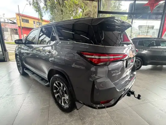 TOYOTA-HILUX SW4-2024