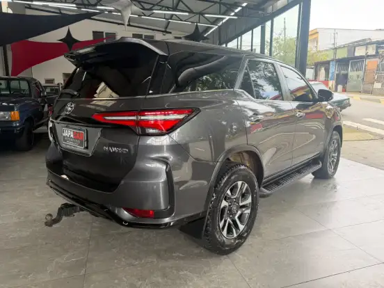 TOYOTA-HILUX SW4-2024