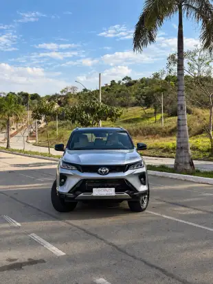 TOYOTA-HILUX SW4-2024