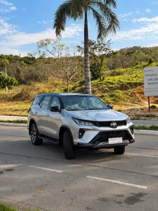 TOYOTA-HILUX SW4-2024
