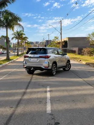 TOYOTA-HILUX SW4-2024