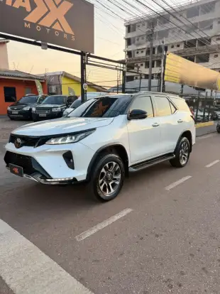 TOYOTA-HILUX SW4-2023