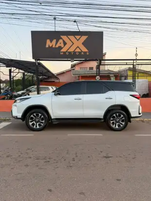 TOYOTA-HILUX SW4-2.8 D-4D TURBO DIESEL DIAMOND 7L 4X4 AUTOMÁTICO TOYOTA-HILUX SW4-2023