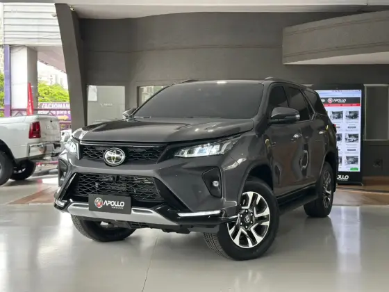 TOYOTA HILUX SW4 2.8 D-4D TURBO DIESEL DIAMOND 7L 4X4 AUTOMÁTICO