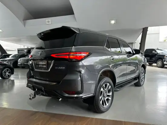 TOYOTA-HILUX SW4-2023