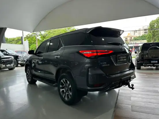 TOYOTA-HILUX SW4-2023