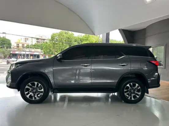TOYOTA-HILUX SW4-2023