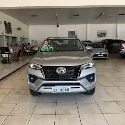 TOYOTA-HILUX SW4-2023