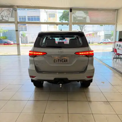 TOYOTA-HILUX SW4-2023