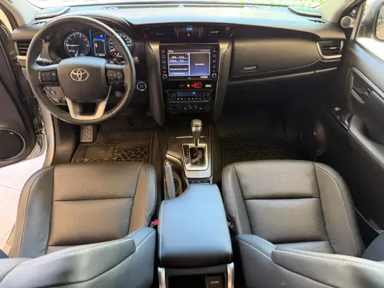 TOYOTA-HILUX SW4-2023