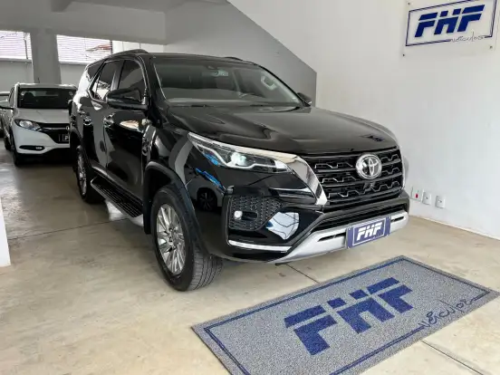 TOYOTA-HILUX SW4-2.8 D-4D TURBO DIESEL SRX 7L 4X4 AUTOMÁTICO TOYOTA-HILUX SW4-2023