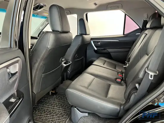 TOYOTA-HILUX SW4-2023