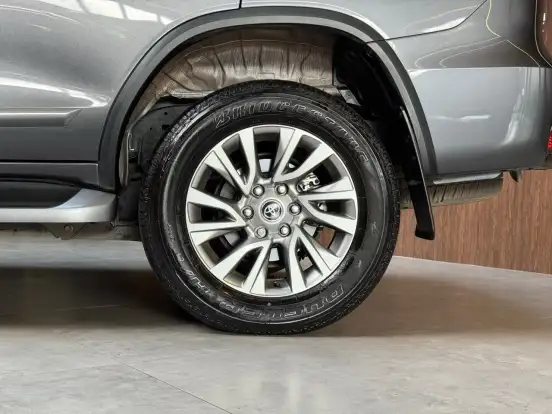 TOYOTA-HILUX SW4-2022