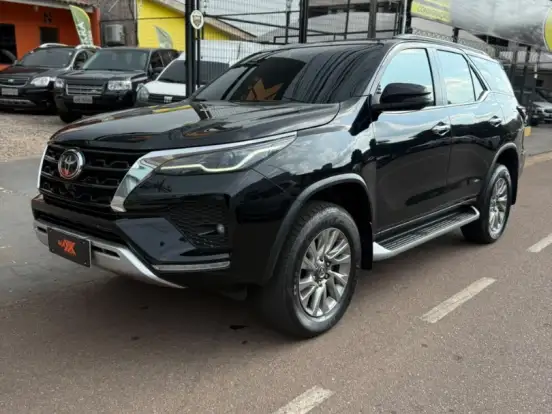 TOYOTA-HILUX SW4-2.8 D-4D TURBO DIESEL SRX 7L 4X4 AUTOMÁTICO TOYOTA-HILUX SW4-2023