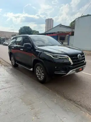 TOYOTA-HILUX SW4-2023