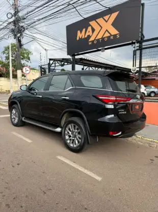 TOYOTA-HILUX SW4-2.8 D-4D TURBO DIESEL SRX 7L 4X4 AUTOMÁTICO TOYOTA-HILUX SW4-2023
