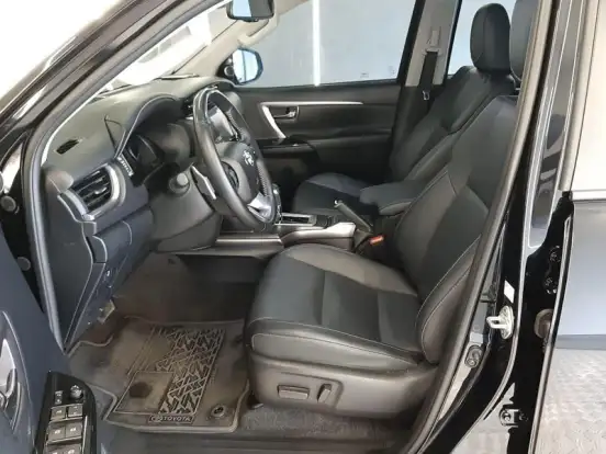 TOYOTA-HILUX SW4-2.8 D-4D TURBO DIESEL SRX 7L 4X4 AUTOMÁTICO TOYOTA-HILUX SW4-2020