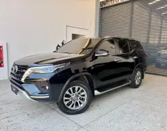 TOYOTA HILUX SW4 2.8 D-4D TURBO DIESEL SRX 7L 4X4 AUTOMÁTICO TOYOTA HILUX SW4 2.8 D-4D TURBO DIESEL SRX 7L 4X4 AUTOMÁTICO