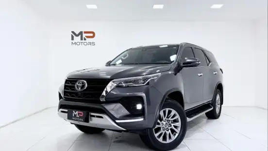 TOYOTA-HILUX SW4-2023