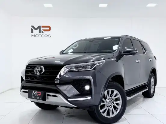 TOYOTA-HILUX SW4-2.8 D-4D TURBO DIESEL SRX 7L 4X4 AUTOMÁTICO TOYOTA-HILUX SW4-2023