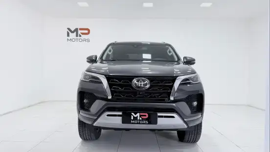 TOYOTA-HILUX SW4-2.8 D-4D TURBO DIESEL SRX 7L 4X4 AUTOMÁTICO TOYOTA-HILUX SW4-2023