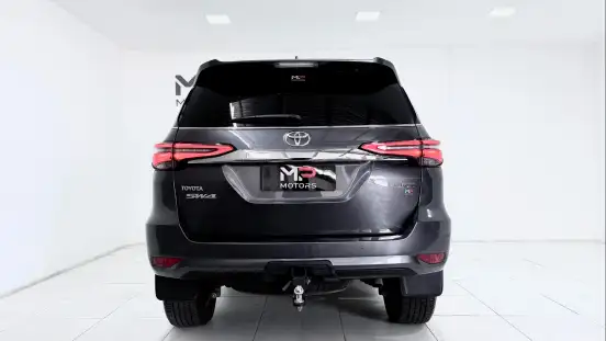 TOYOTA-HILUX SW4-2023