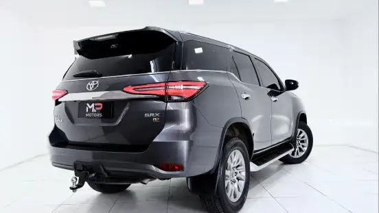 TOYOTA-HILUX SW4-2023
