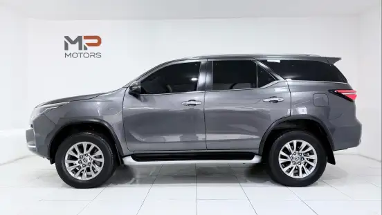 TOYOTA-HILUX SW4-2.8 D-4D TURBO DIESEL SRX 7L 4X4 AUTOMÁTICO TOYOTA-HILUX SW4-2023
