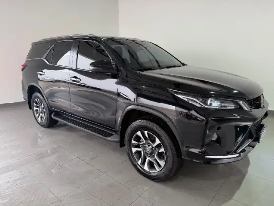 TOYOTA-HILUX SW4-2024