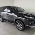 TOYOTA HILUX SW4 2.8 D-4D TURBO DIESEL SRX PLATINUM 7L 4X4 AUTOMÁTICO TOYOTA HILUX SW4 2.8 D-4D TURBO DIESEL SRX PLATINUM 7L 4X4 AUTOMÁTICO
