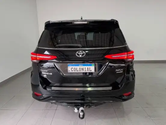TOYOTA-HILUX SW4-2024