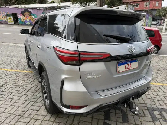 TOYOTA-HILUX SW4-2025