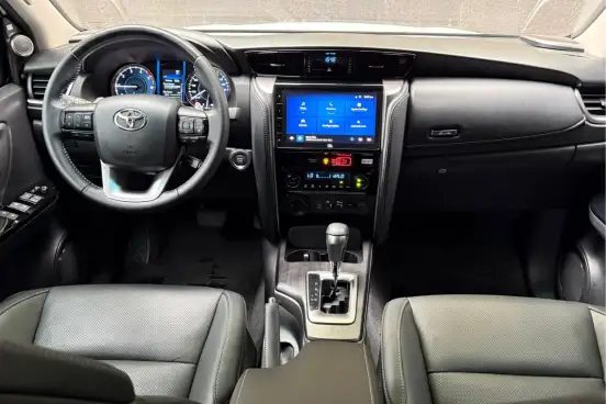 TOYOTA-HILUX SW4-2025