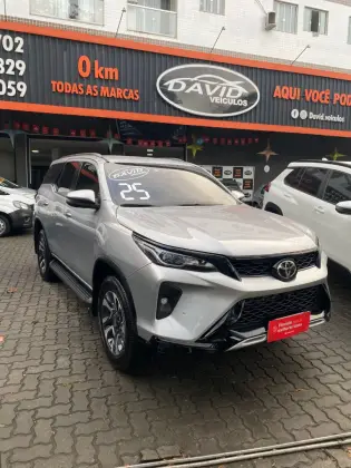 TOYOTA HILUX SW4 2.8 D-4D TURBO DIESEL SRX PLATINUM 7L 4X4 AUTOMÁTICO