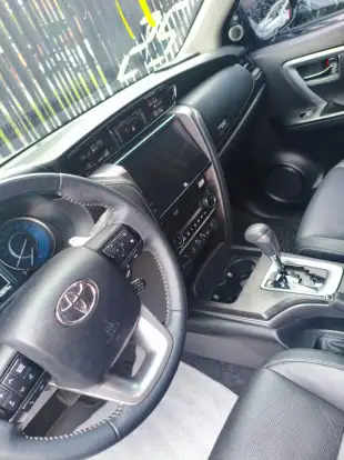 TOYOTA-HILUX SW4-2025