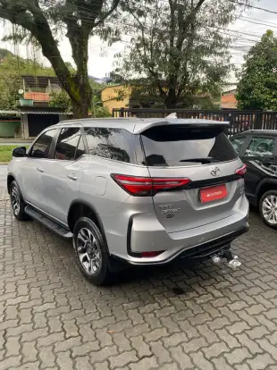TOYOTA-HILUX SW4-2025