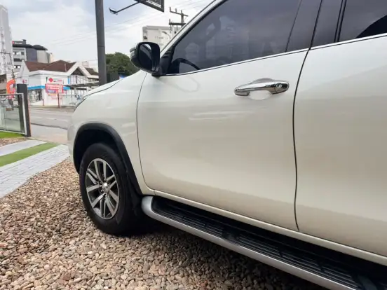 TOYOTA-HILUX SW4-2.8 SRX 4X4 16V TURBO INTERCOOLER DIESEL 4P AUTOMÁTICO TOYOTA-HILUX SW4-2019